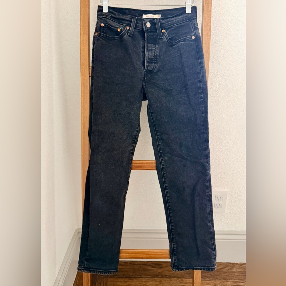 Levi’s Wedgie Straight Black High Rise Jeans - Picture 2 of 5